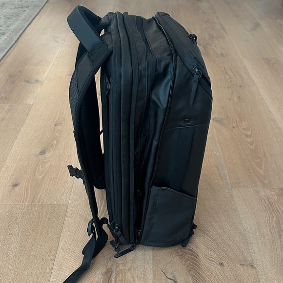 Nomatic Black Men's Travel Pack Backpack 20L Tech Techie Carry-On - Picture 4 of 10